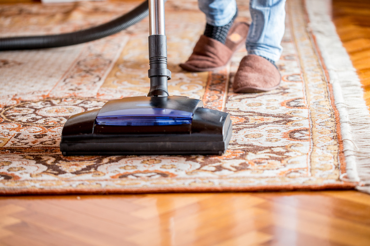 How to Clean an Area Rug on Hardwood Floor